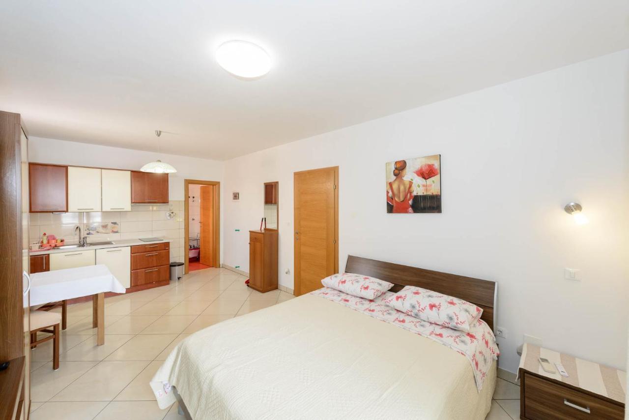 רוביני Apartments Milar מראה חיצוני תמונה