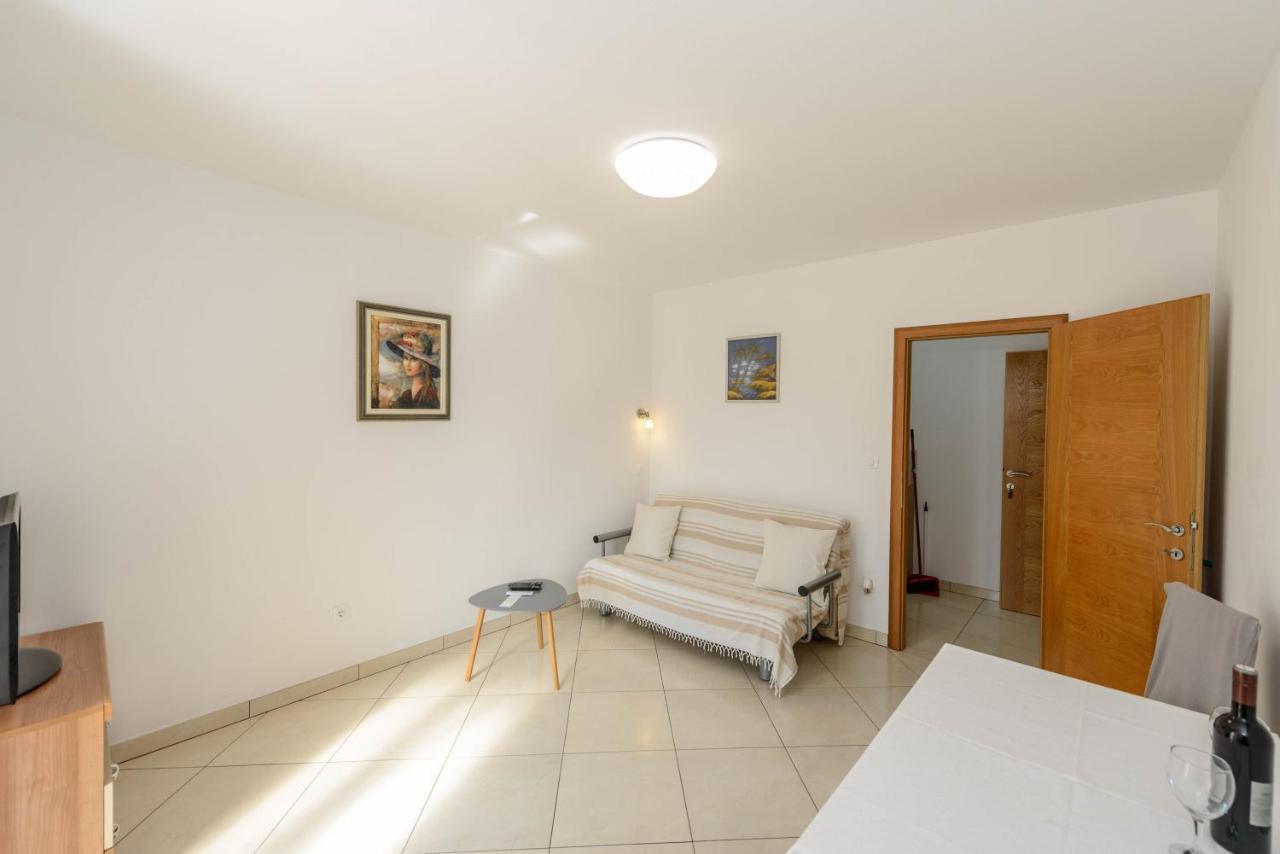 רוביני Apartments Milar מראה חיצוני תמונה