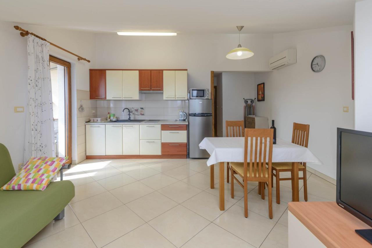 רוביני Apartments Milar מראה חיצוני תמונה
