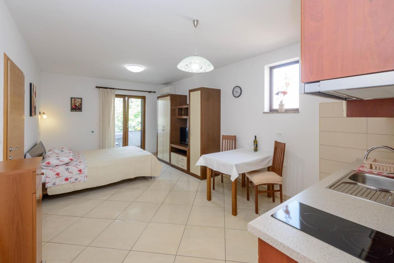 רוביני Apartments Milar מראה חיצוני תמונה